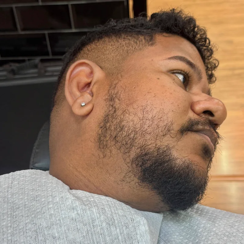 Antes: barba irregular